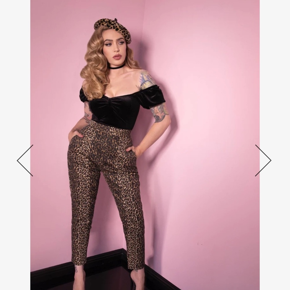 CIGARETTE PANTS IN LEOPARD PRINT - VIXEN BY MICHELINE PITT
